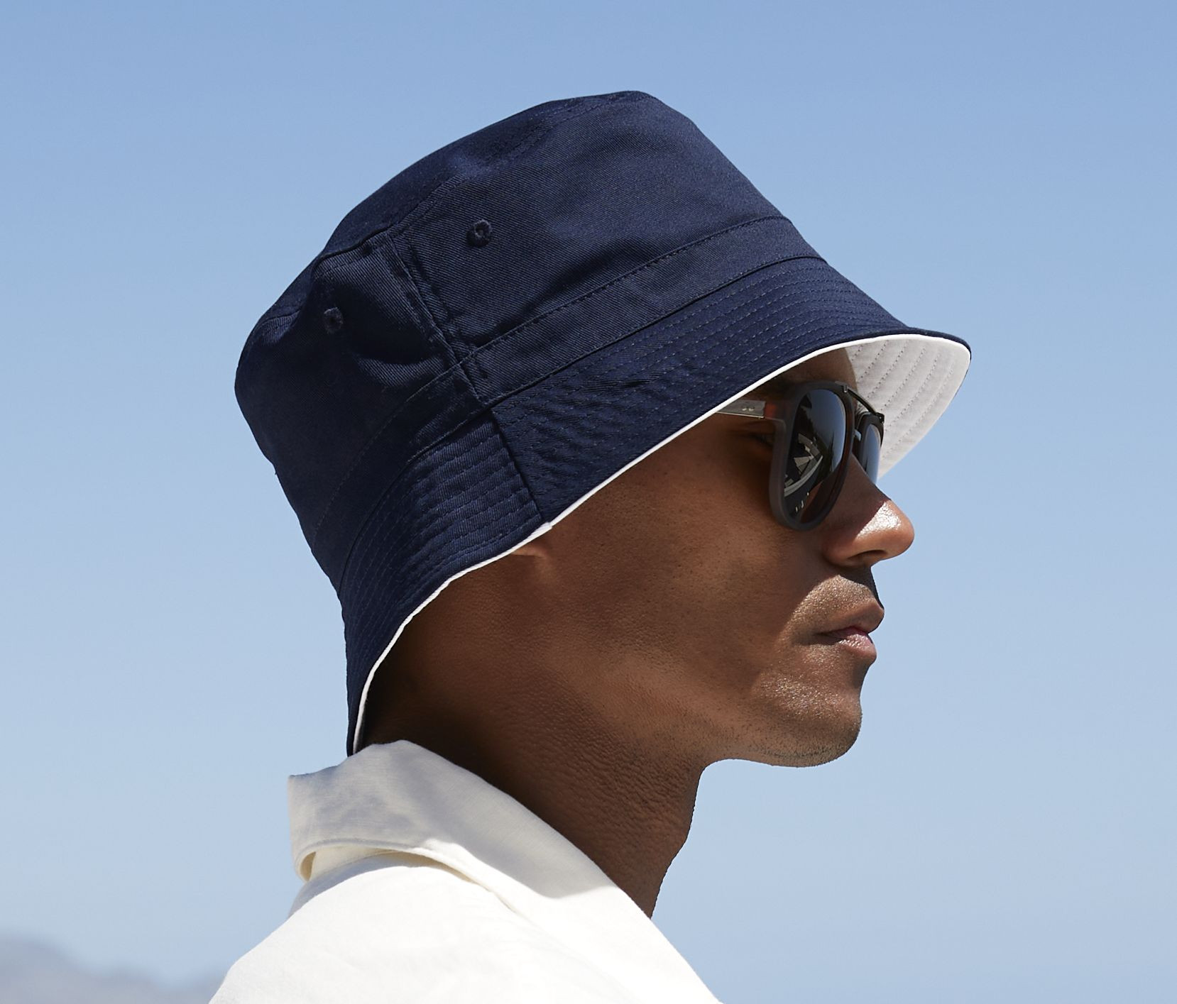 REVERSIBLE BUCKET HAT